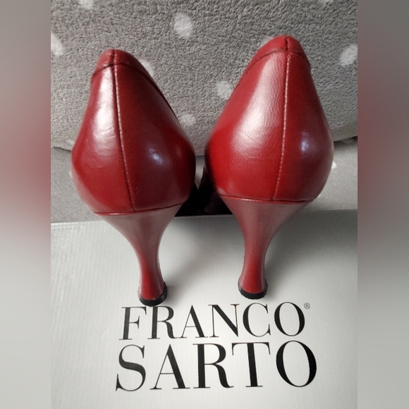 Franko Sarto - Cherry Red Almond Toe pumps - Picture 6 of 13